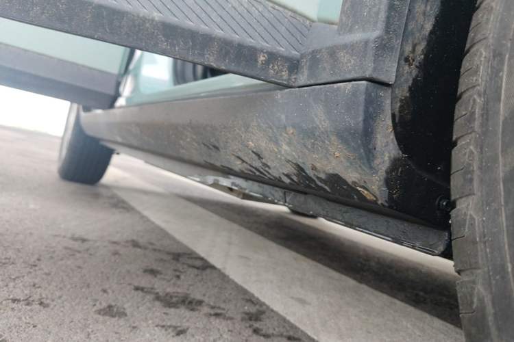 Used Geometry E Firefly 2024 301km Starlight Right Side Sill