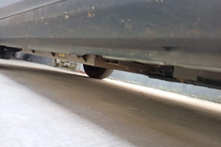 Used Geometry E Firefly 2024 301km Flowing Light Right Side Sill