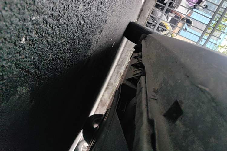 Used Geometry E Firefly 2024 401km Starlight Right Side Sill