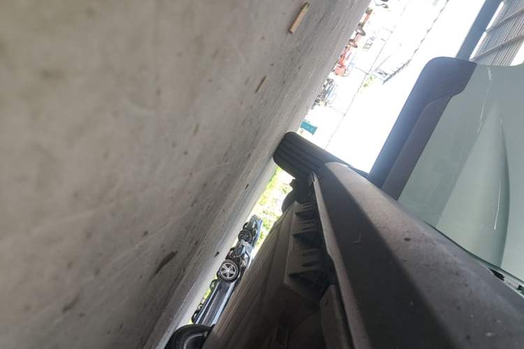 Used Geometry E Firefly 2024 301km Starlight Right Side Sill