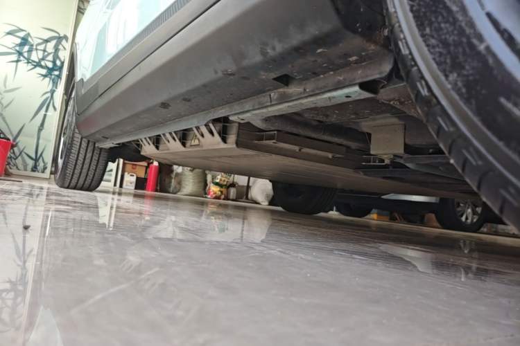 Used Geometry E Firefly 2024 301km Starlight Right Side Sill