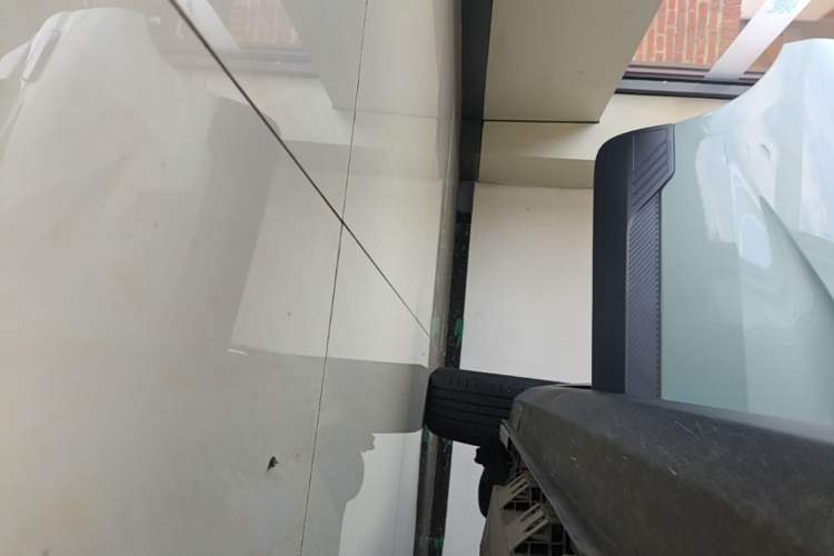 Used Geometry E Firefly 2024 301km Starlight Right Side Sill