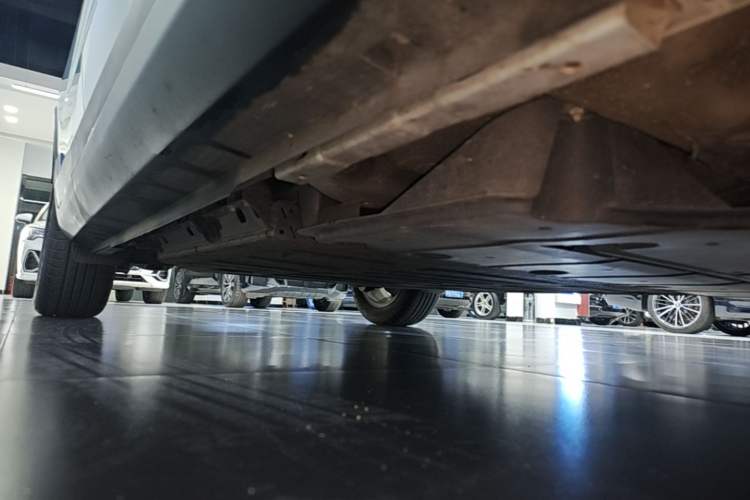 Used Geometry E Firefly 2024 401 km Fluorescent Right Side Sill