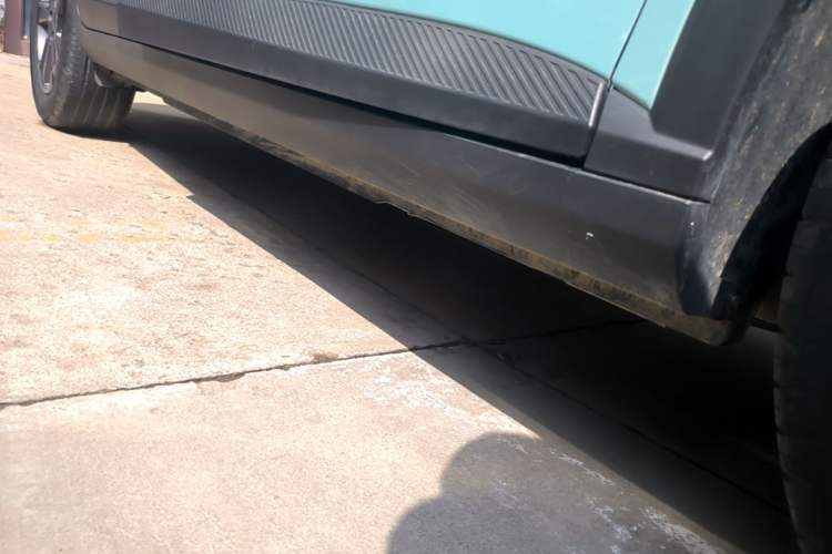 Used Geometry E Firefly 2024 401 km Fluorescent Right Side Sill