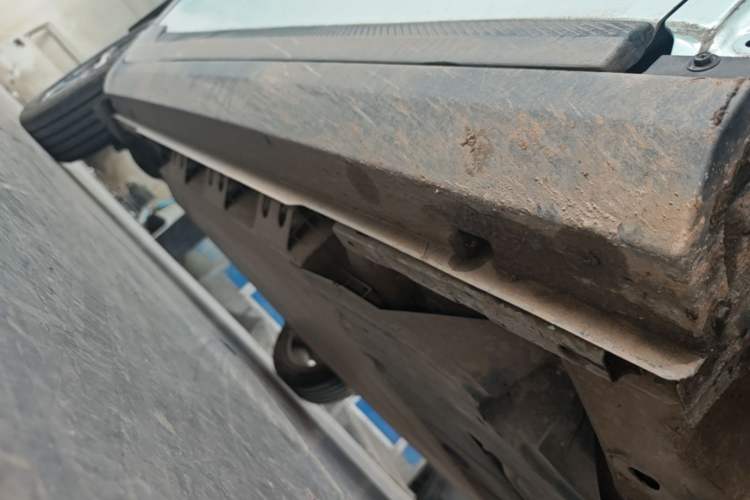 Used Geometry E Firefly 2024 401 km Fluorescent Right Side Sill