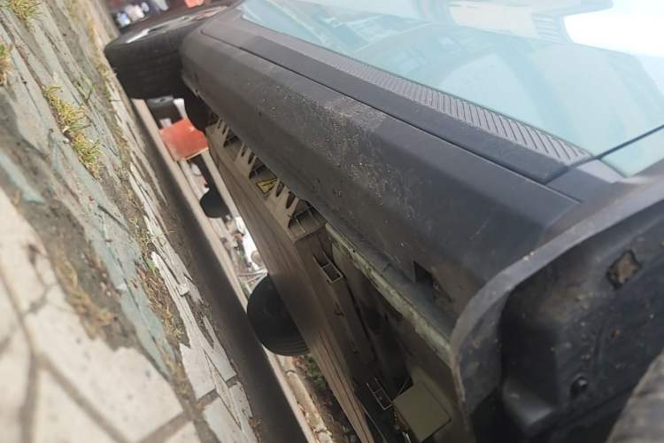 Used Geometry E Firefly 2024 301km Starlight Right Side Sill