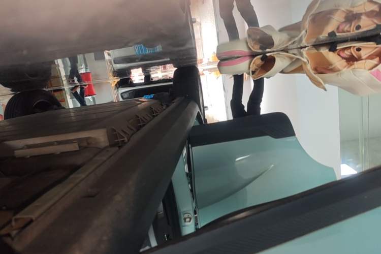 Used Geometry E Firefly 2024 301km Flowing Light Right Side Sill