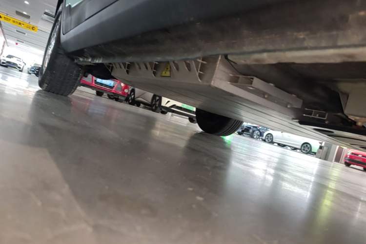 Used Geometry E Firefly 2024 301km Starlight Right Side Sill