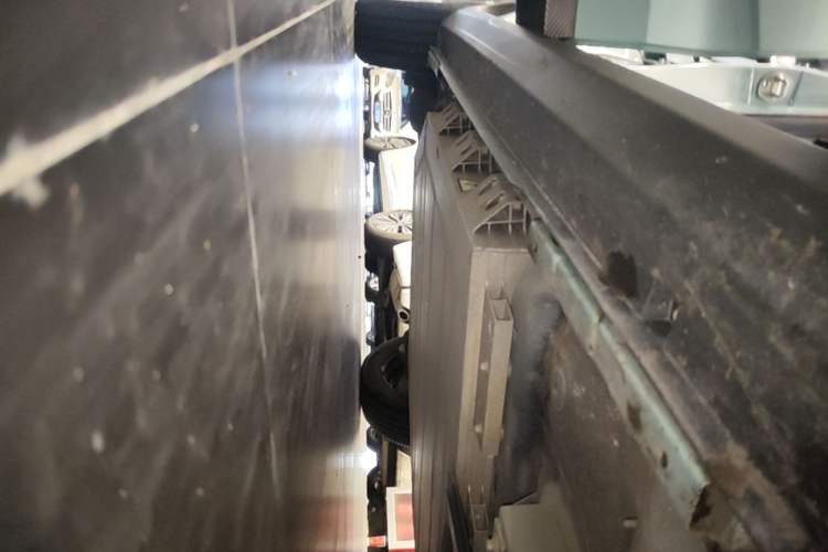 Used Geometry E Firefly 2024 301km Starlight Right Side Sill