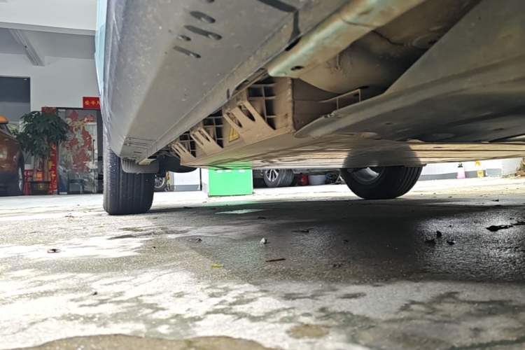 Used Geometry E Firefly 2024 401 km Fluorescent Right Side Sill