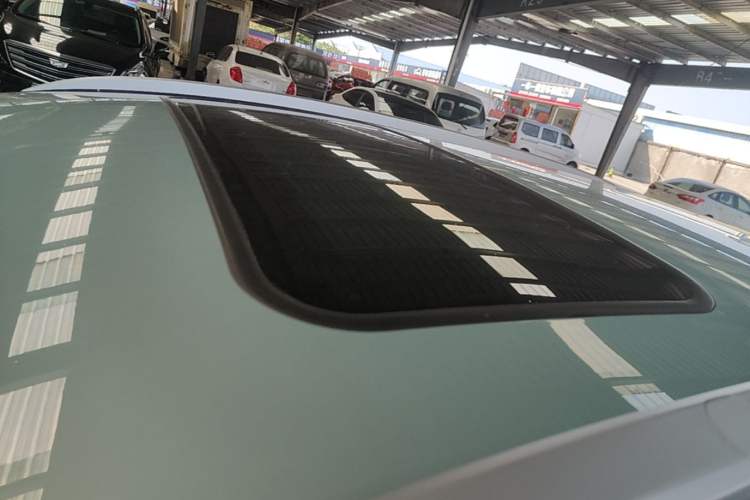 Used Geometry E Firefly 2024 301km Starlight Roof