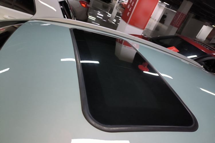 Used Geometry E Firefly 2024 401 km Fluorescent Roof