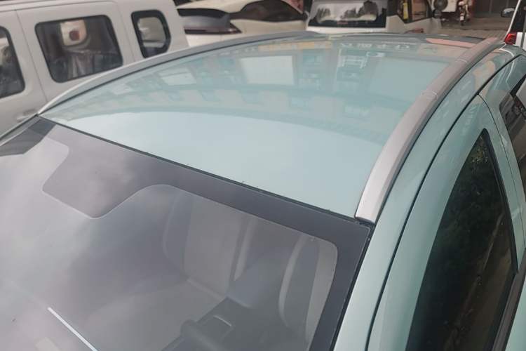 Used Geometry E Firefly 2024 301km Starlight Roof