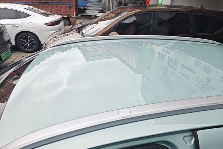 Used Geometry E Firefly 2024 401 km Fluorescent Roof