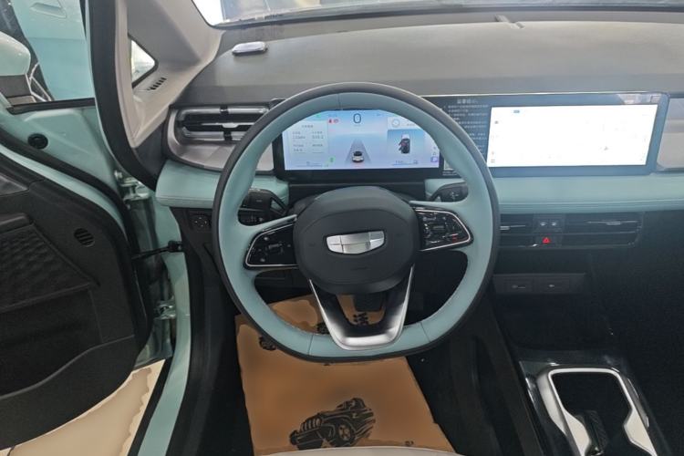 Used Geometry E Firefly 2024 401 km Fluorescent Steering Wheel