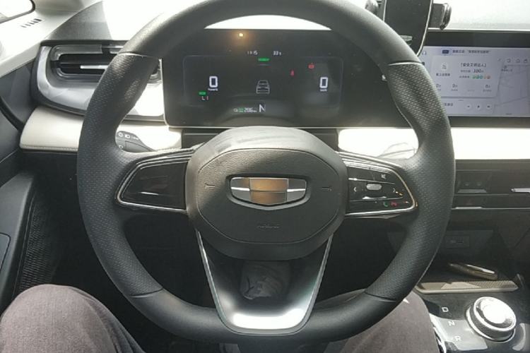 Used Geometry E Firefly 2024 301km Flowing Light Steering Wheel