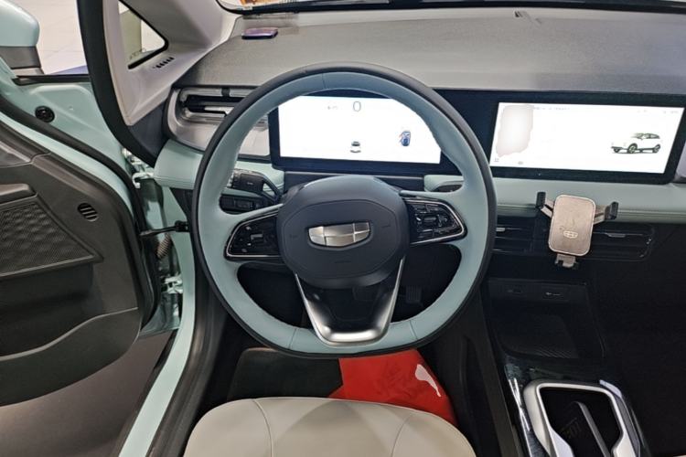 Used Geometry E Firefly 2024 401 km Fluorescent Steering Wheel