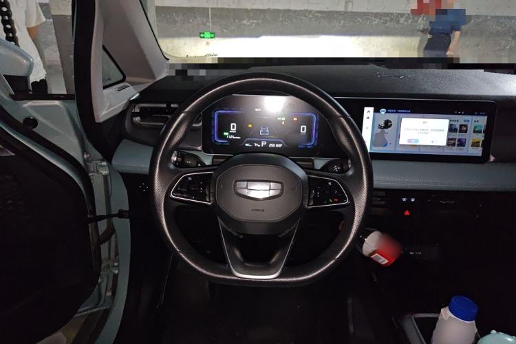 Used Geometry E Firefly 2024 301km Starlight Steering Wheel