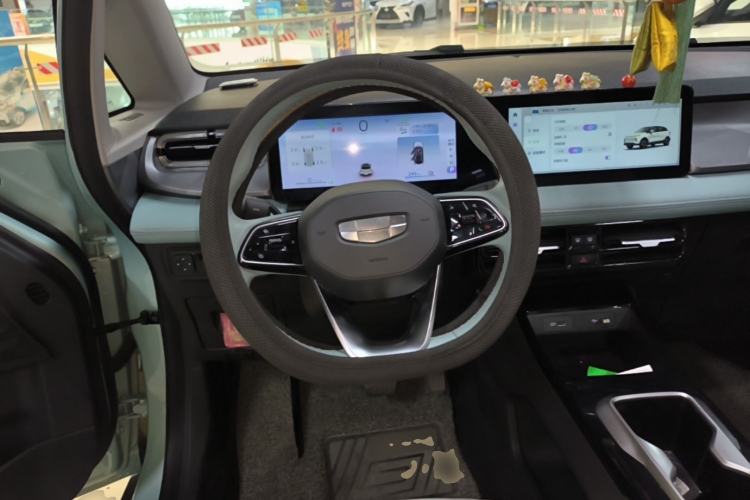 Used Geometry E Firefly 2024 401 km Fluorescent Steering Wheel