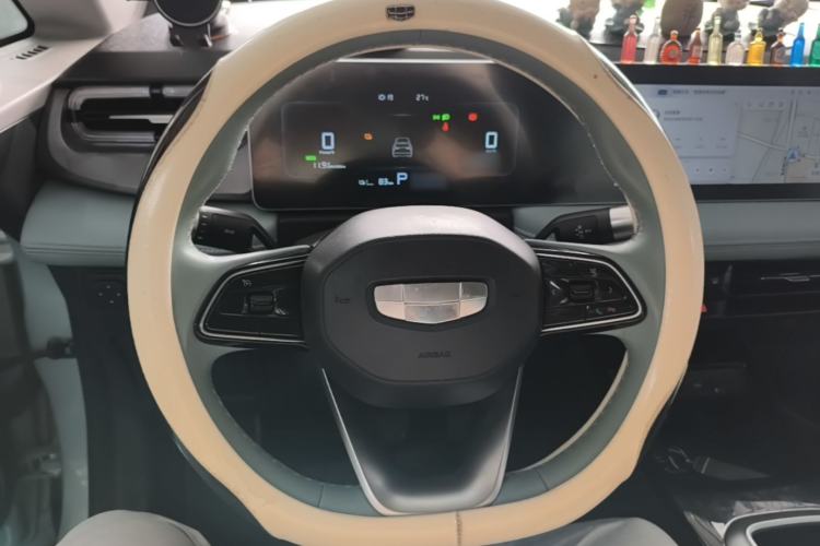 Used Geometry E Firefly 2024 401 km Fluorescent Steering Wheel