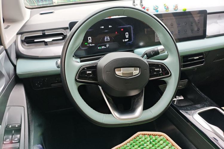 Used Geometry E Firefly 2024 401 km Fluorescent Steering Wheel