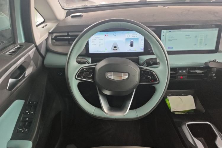 Used Geometry E Firefly 2024 401 km Fluorescent Steering Wheel