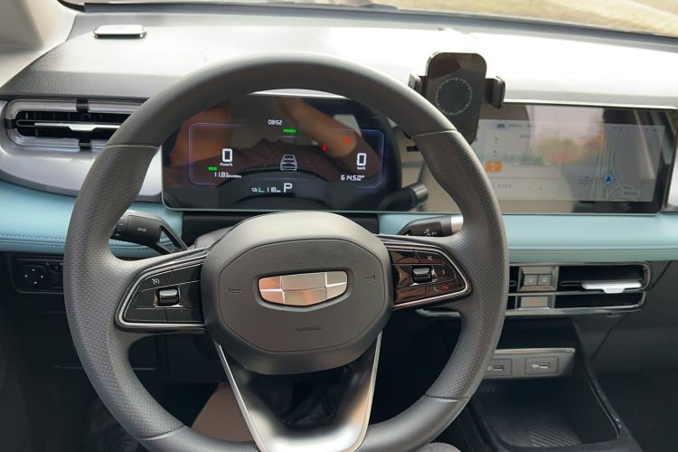 Used Geometry E Firefly 2024 301km Starlight Steering Wheel
