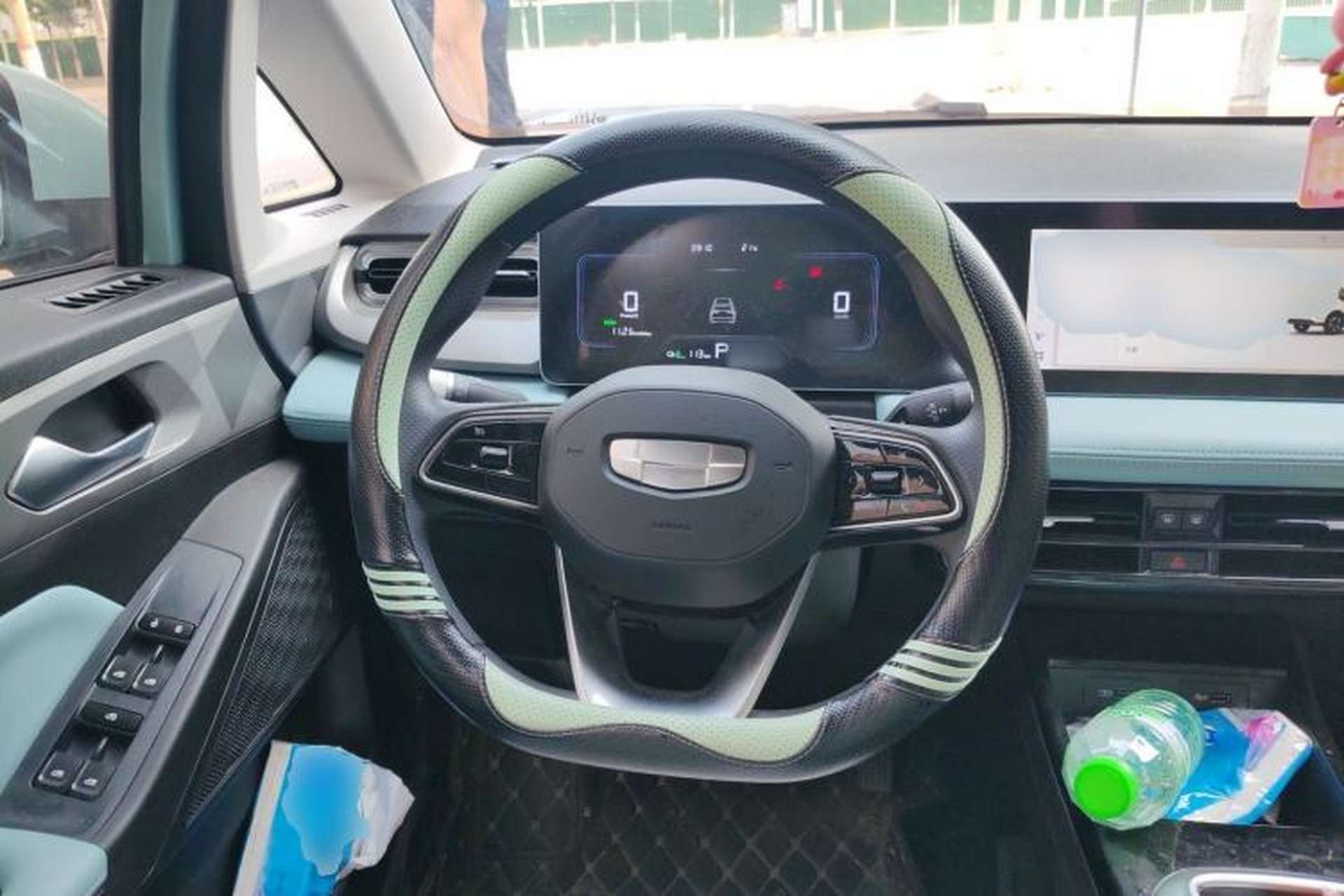 Used Geometry E Firefly 2024 301km Starlight Steering Wheel
