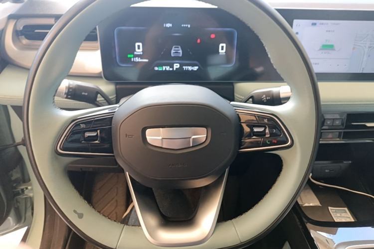 Used Geometry E Firefly 2024 401 km Fluorescent Steering Wheel