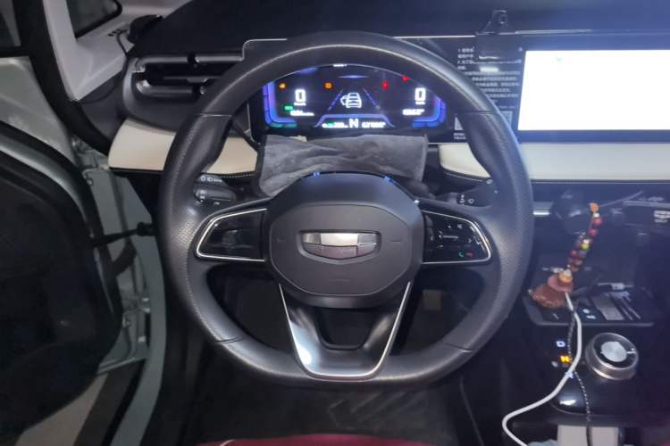 Used Geometry E Firefly 2024 301km Flowing Light Steering Wheel