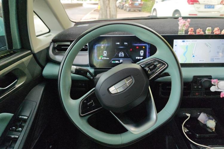 Used Geometry E Firefly 2024 401 km Fluorescent Steering Wheel