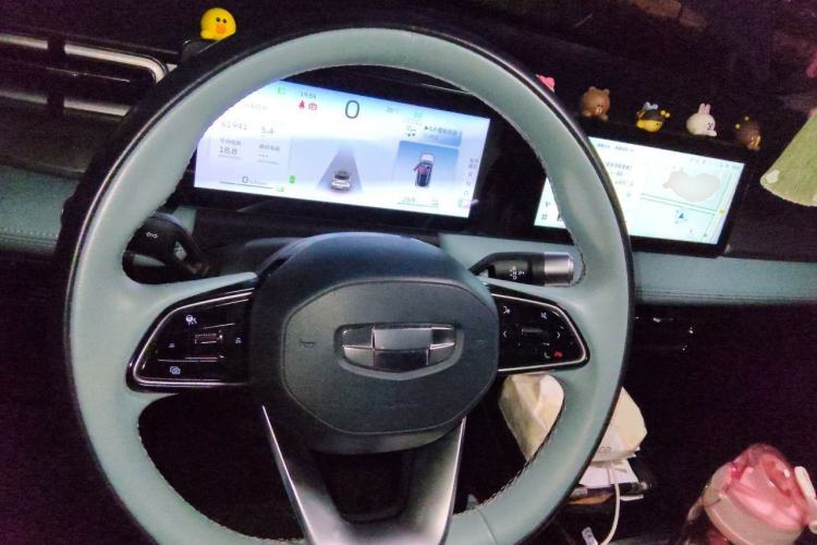 Used Geometry E Firefly 2024 401 km Fluorescent Steering Wheel