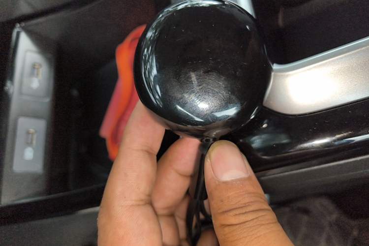 Used Geometry E Firefly 2024 401 km Fluorescent Vehicle Key