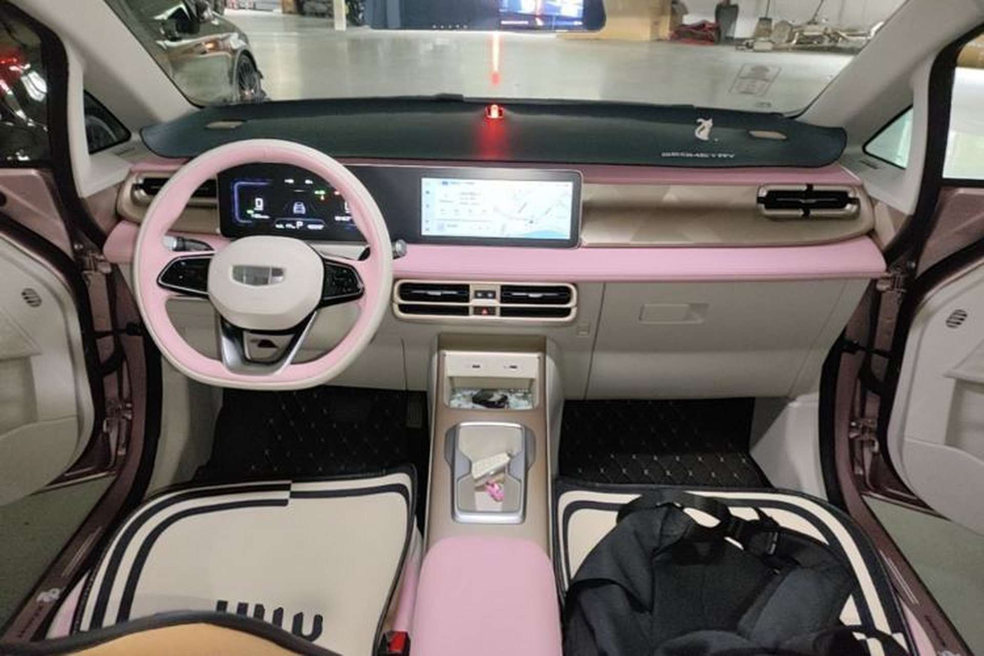 Used Geometry E Firefly 2024 301km Starlight Center Console
