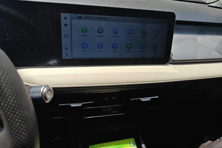 Used Geometry E Firefly 2024 301km Starlight Audio And AC Panel