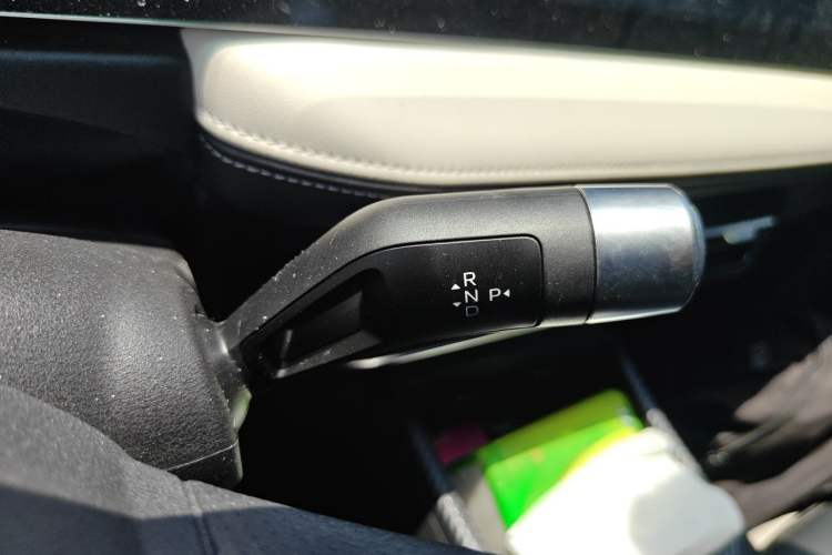 Used Geometry E Firefly 2024 301km Starlight Gear Lever