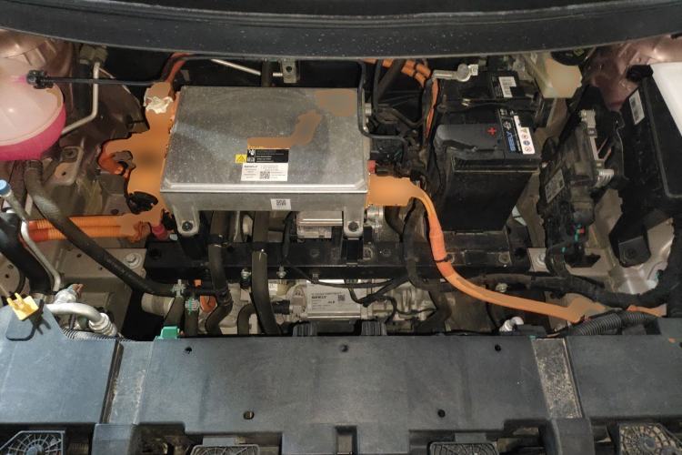 Used Geometry E Firefly 2024 401 km Fluorescent Engine Bay
