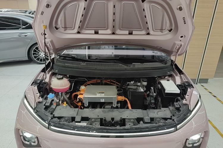 Used Geometry E Firefly 2024 401 km Fluorescent Engine Bay
