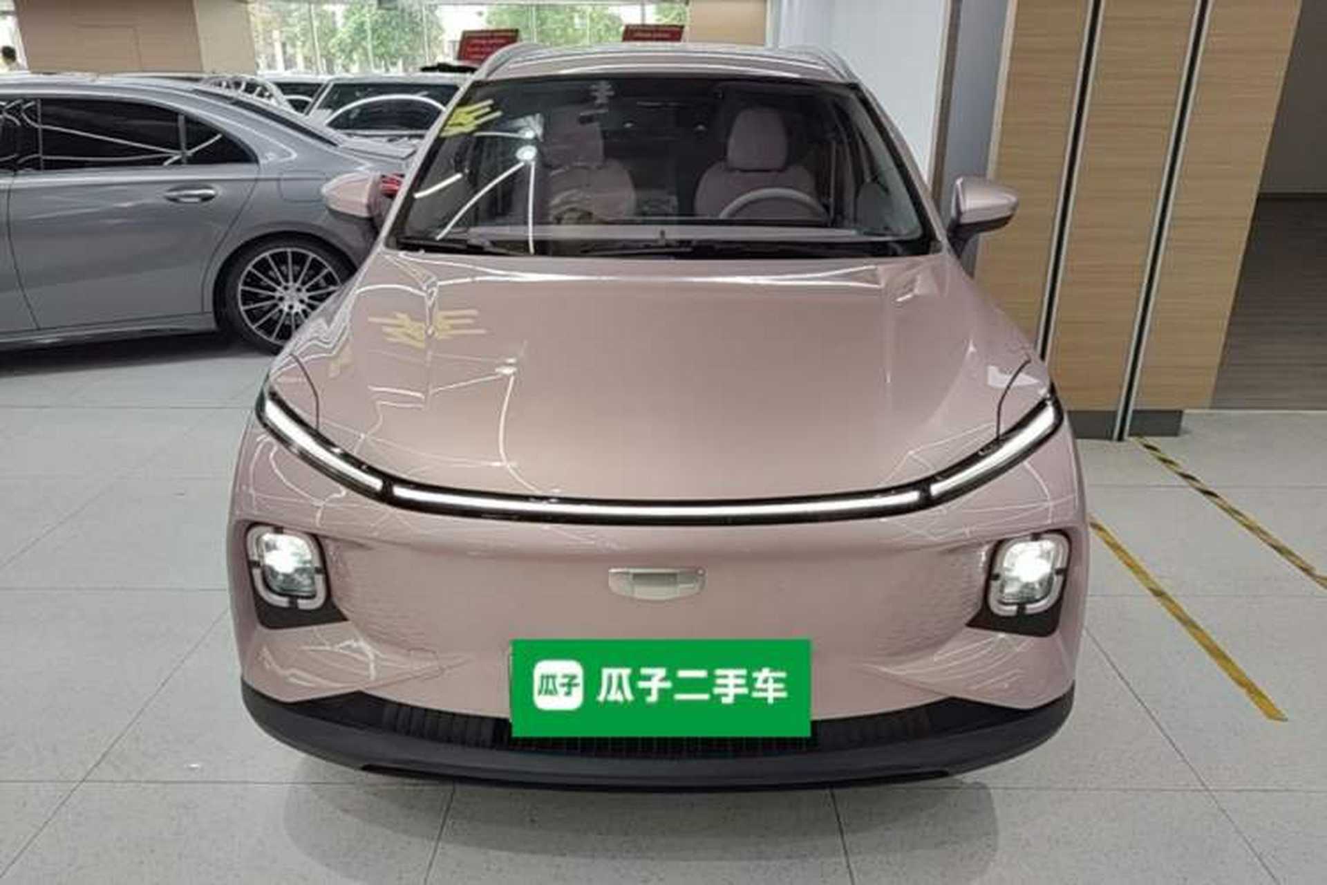 Used Geometry E Firefly 2024 401 km Fluorescent Front