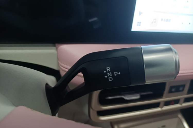 Used Geometry E Firefly 2024 401 km Fluorescent Gear Lever