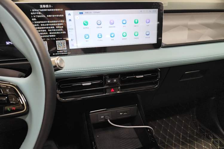 Used Geometry E Firefly 2024 401km Starlight Audio And AC Panel