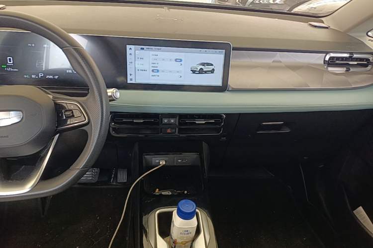 Used Geometry E Firefly 2024 301km Starlight Audio And AC Panel