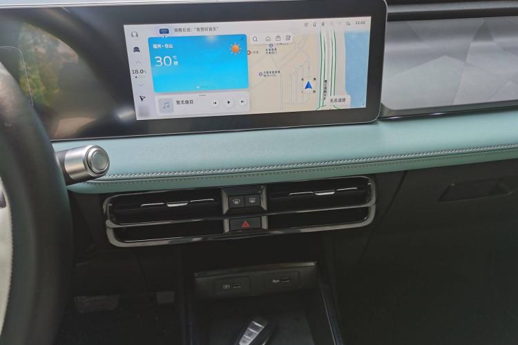 Used Geometry E Firefly 2024 301km Starlight Audio And AC Panel