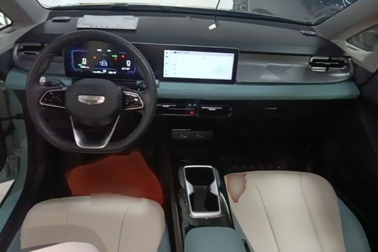 Used Geometry E Firefly 2024 401km Starlight Center Console