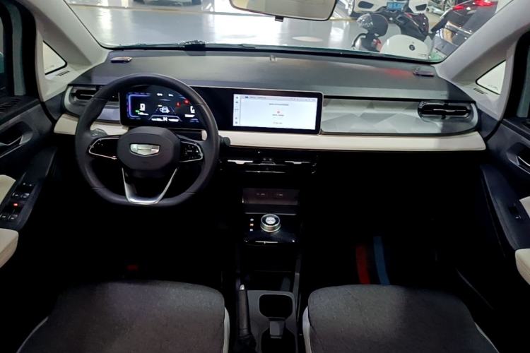 Used Geometry E Firefly 2024 301km Flowing Light Center Console