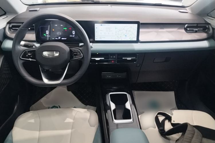 Used Geometry E Firefly 2024 301km Starlight Center Console