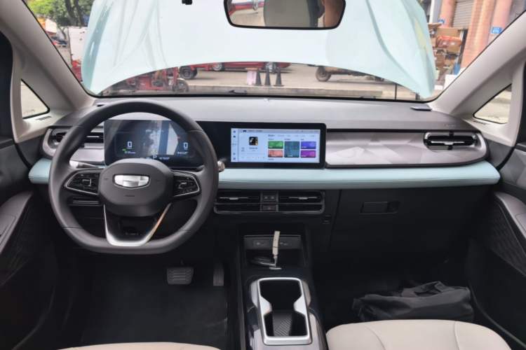 Used Geometry E Firefly 2024 301km Starlight Center Console