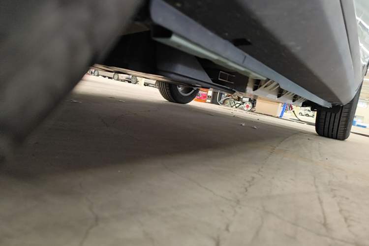 Used Geometry E Firefly 2024 401km Starlight Chassis Front Left