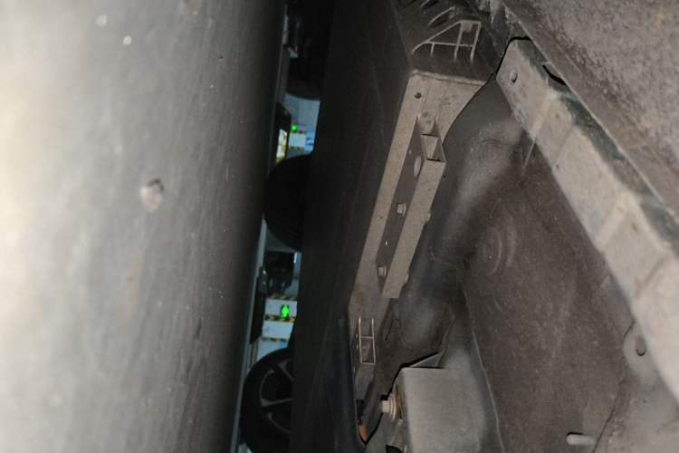 Used Geometry E Firefly 2024 301km Flowing Light Chassis Front Right