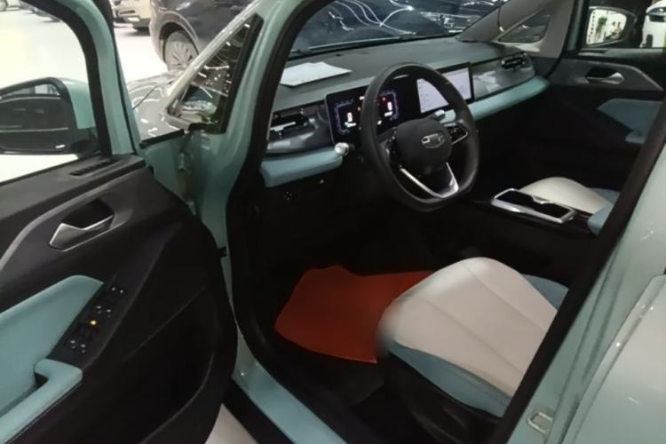 Used Geometry E Firefly 2024 401km Starlight Driver Seat